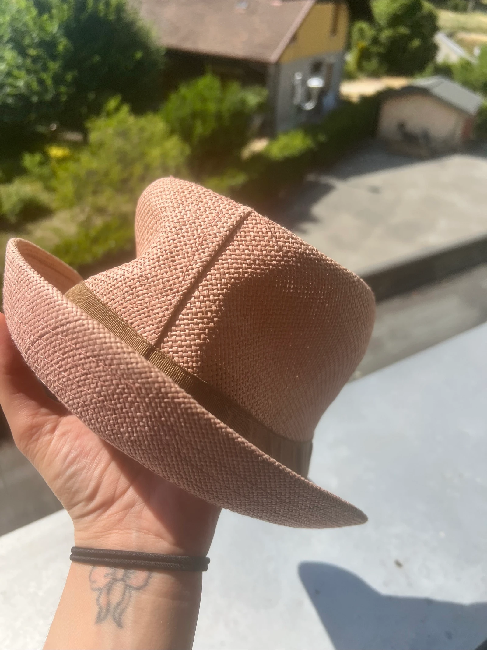 Sombrero fedora rosa con cinta marrón estilo panamá – photo 4
